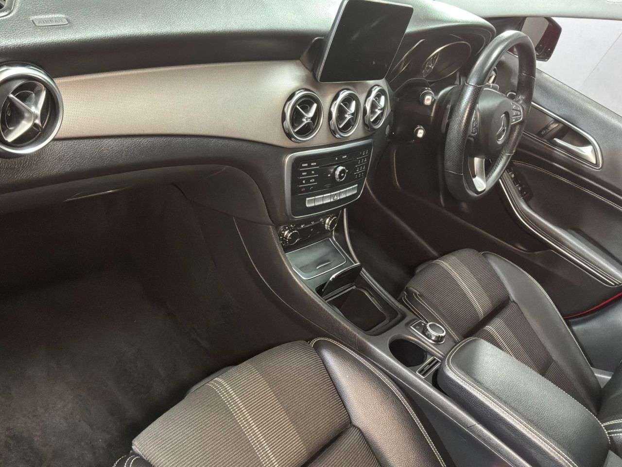 2019 MERCEDES-BENZ 180 2019 MERCEDES-BENZ 180