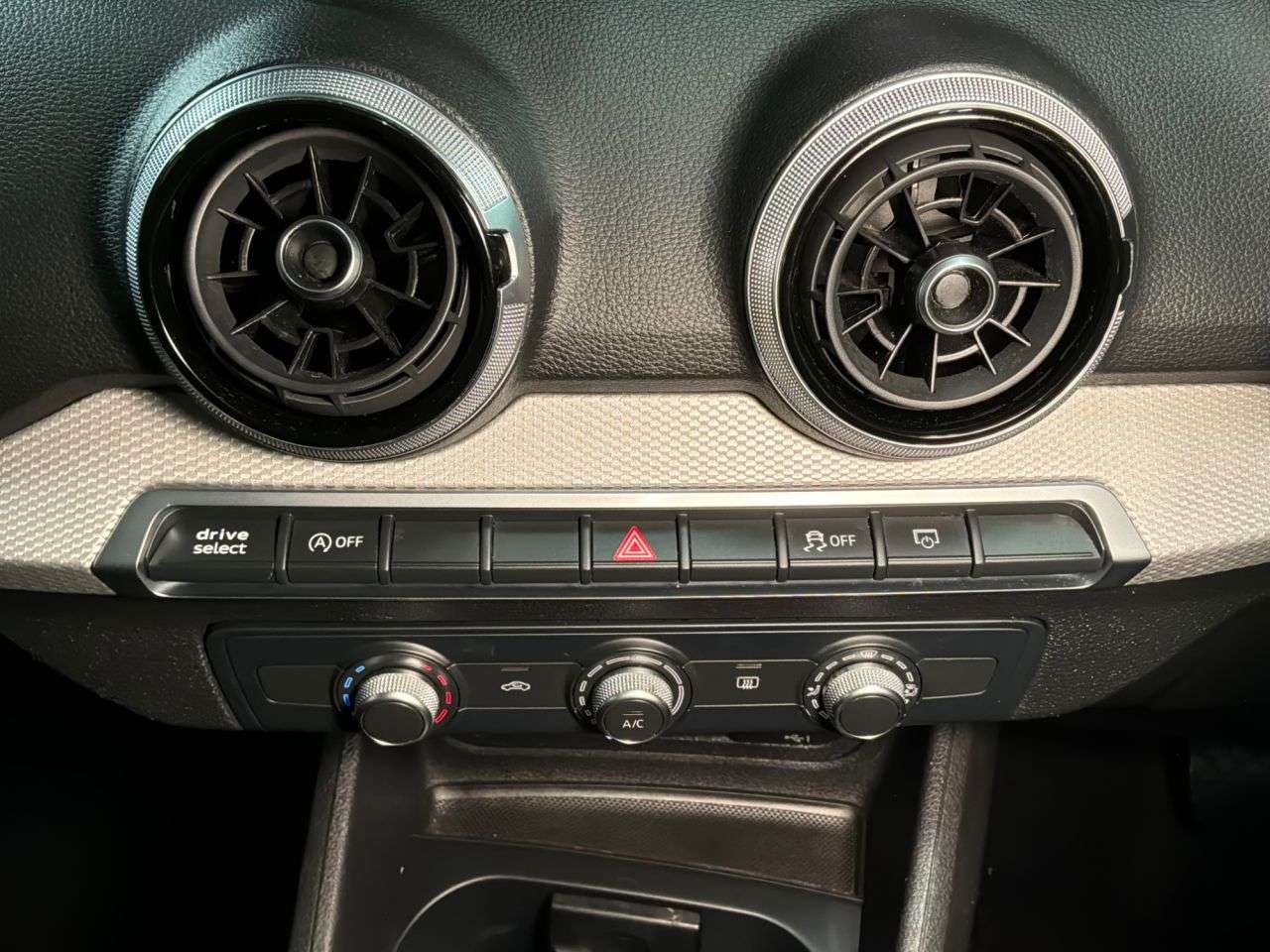 2021 AUDI Q2 2021 AUDI Q2