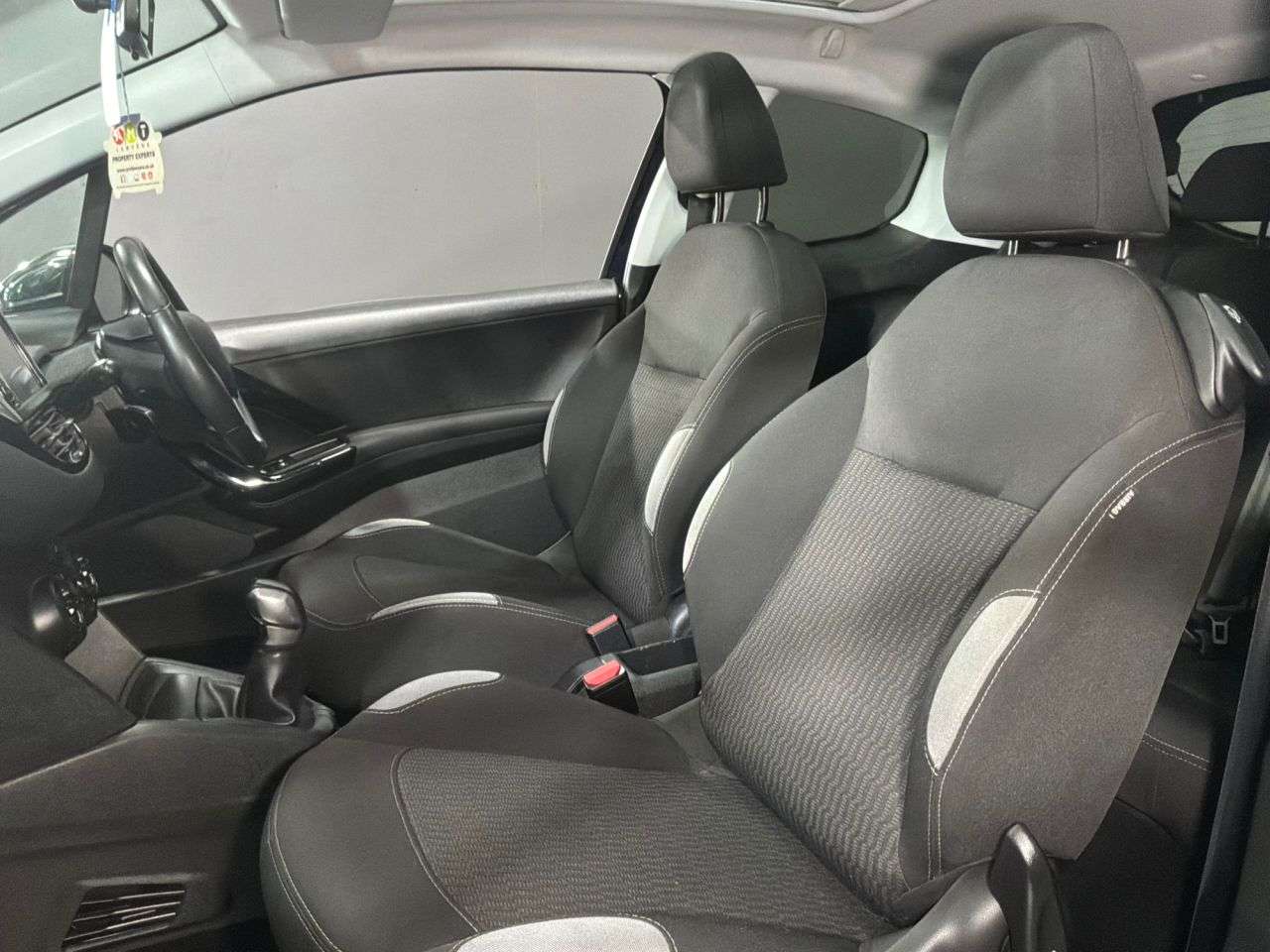 2014 PEUGEOT 208 2014 PEUGEOT 208