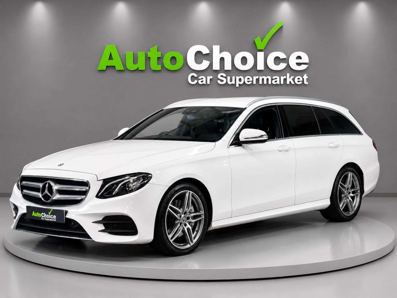 A 2017 MERCEDES-BENZ E-CLASS 2.0 E220d AMG Line Estate 5dr Diesel G-Tronic+ Euro 6 (s/s) (194 ps) in Bla A 2017 MERCEDES-BENZ E-CLASS 2.0 E220d AMG Line Estate 5dr Diesel G-Tronic+ Euro 6 (s/s) (194 ps) in Bla