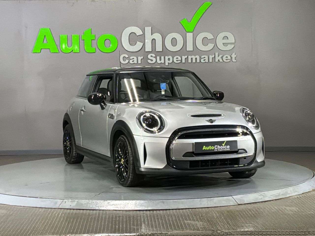 A 2023 MINI ELECTRIC HATCH Cooper SE 32.6kWh Level 2 Hatchback 3dr Electric Auto (184 ps) A 2023 MINI ELECTRIC HATCH Cooper SE 32.6kWh Level 2 Hatchback 3dr Electric Auto (184 ps)