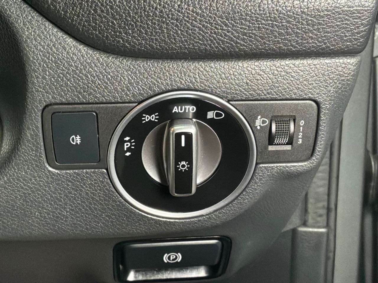 2018 MERCEDES-BENZ 180 2018 MERCEDES-BENZ 180