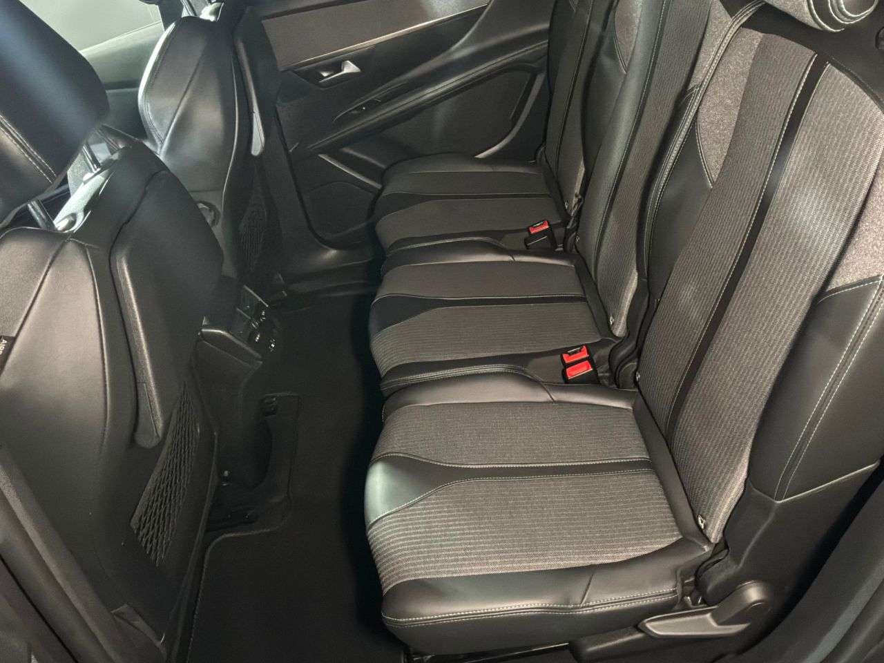 2021 PEUGEOT 5008 2021 PEUGEOT 5008