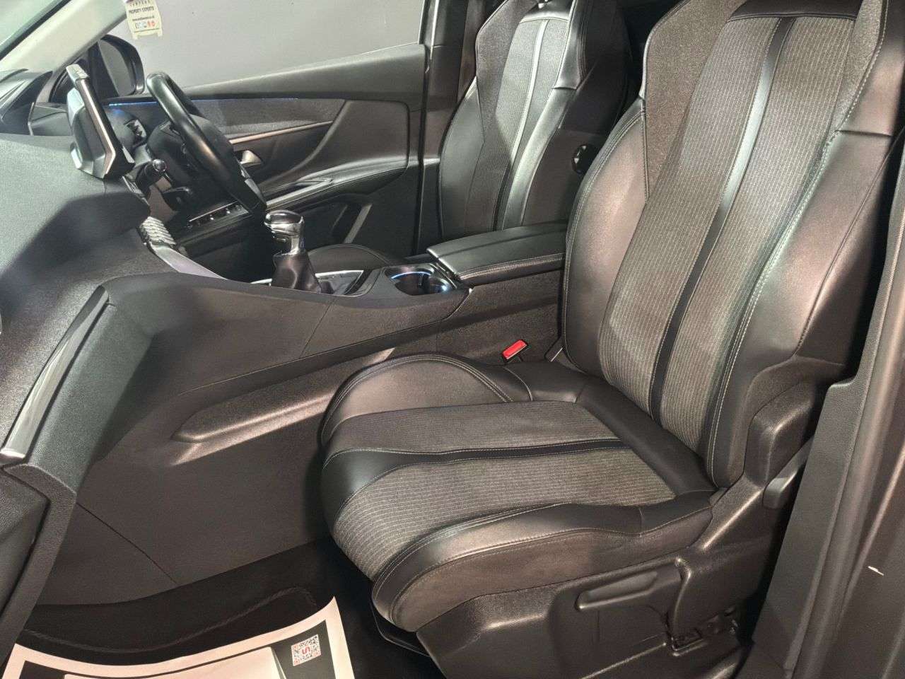 2021 PEUGEOT 5008 2021 PEUGEOT 5008