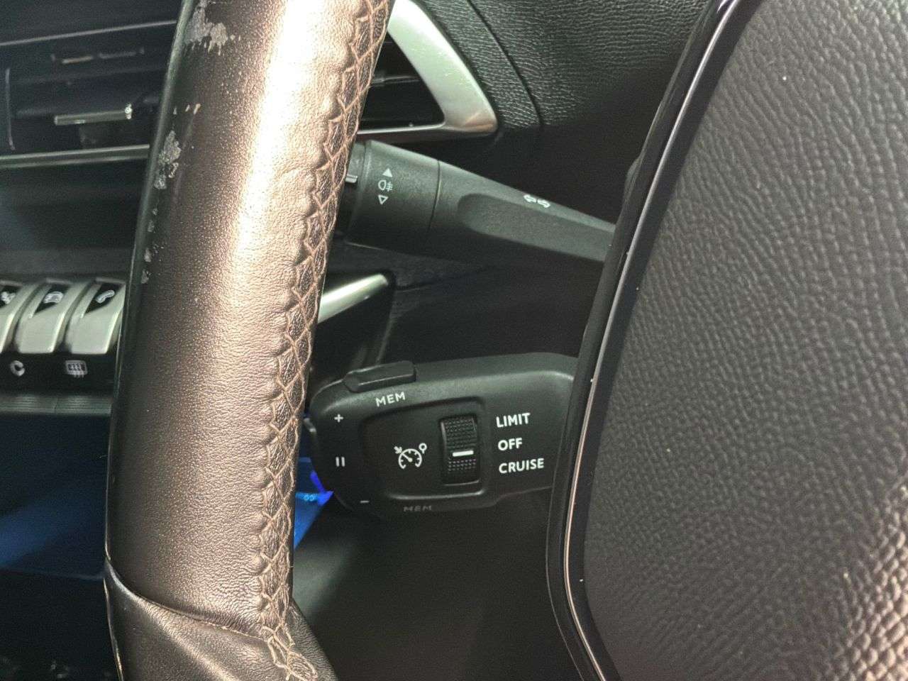 2021 PEUGEOT 5008 2021 PEUGEOT 5008