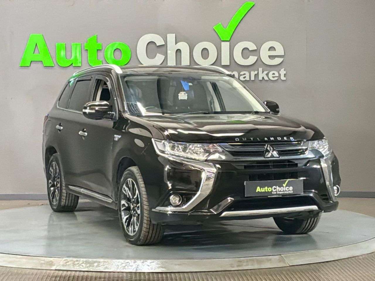 A 2017 MITSUBISHI OUTLANDER 2.0h 12kWh 5h SUV 5dr Petrol Plug-in Hybrid CVT 4WD Euro 6 (s/s) (200 ps) i A 2017 MITSUBISHI OUTLANDER 2.0h 12kWh 5h SUV 5dr Petrol Plug-in Hybrid CVT 4WD Euro 6 (s/s) (200 ps) i