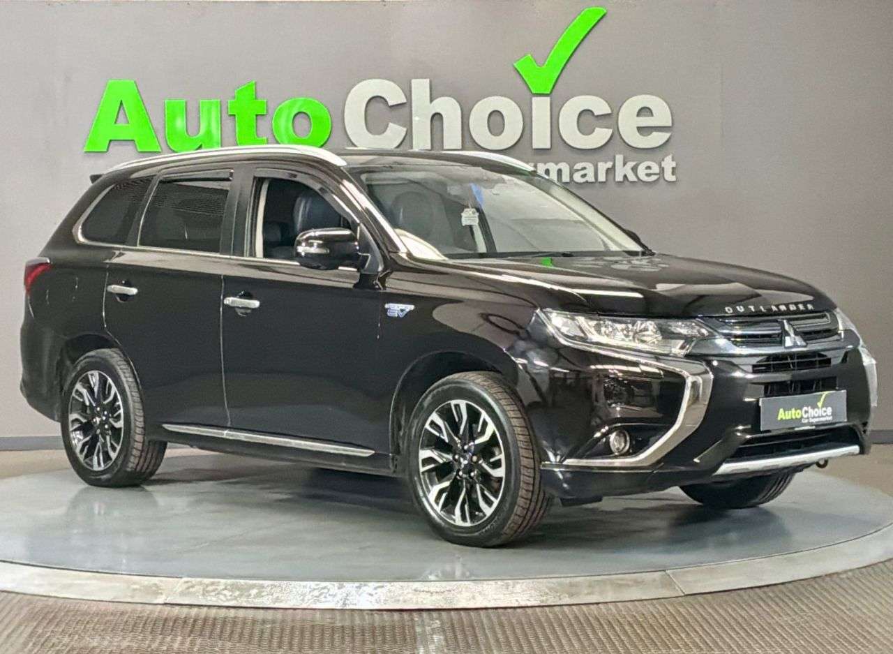 A 2017 MITSUBISHI OUTLANDER 2.0h 12kWh 5h SUV 5dr Petrol Plug-in Hybrid CVT 4WD Euro 6 (s/s) (200 ps) * A 2017 MITSUBISHI OUTLANDER 2.0h 12kWh 5h SUV 5dr Petrol Plug-in Hybrid CVT 4WD Euro 6 (s/s) (200 ps) *
