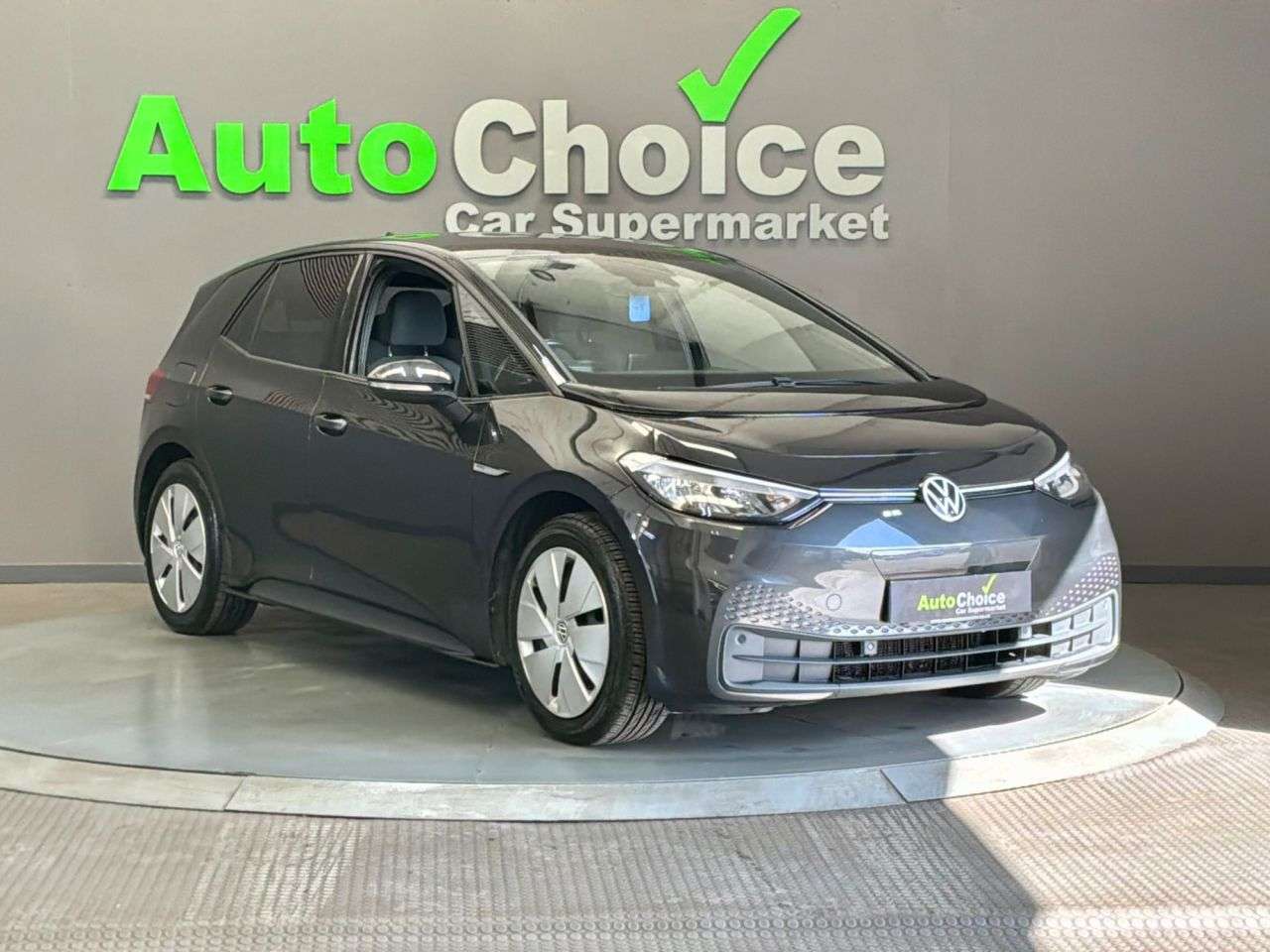 A 2020 VOLKSWAGEN ID.3 Pro Performance 58kWh Life Hatchback 5dr Electric Auto (204 ps) A 2020 VOLKSWAGEN ID.3 Pro Performance 58kWh Life Hatchback 5dr Electric Auto (204 ps)