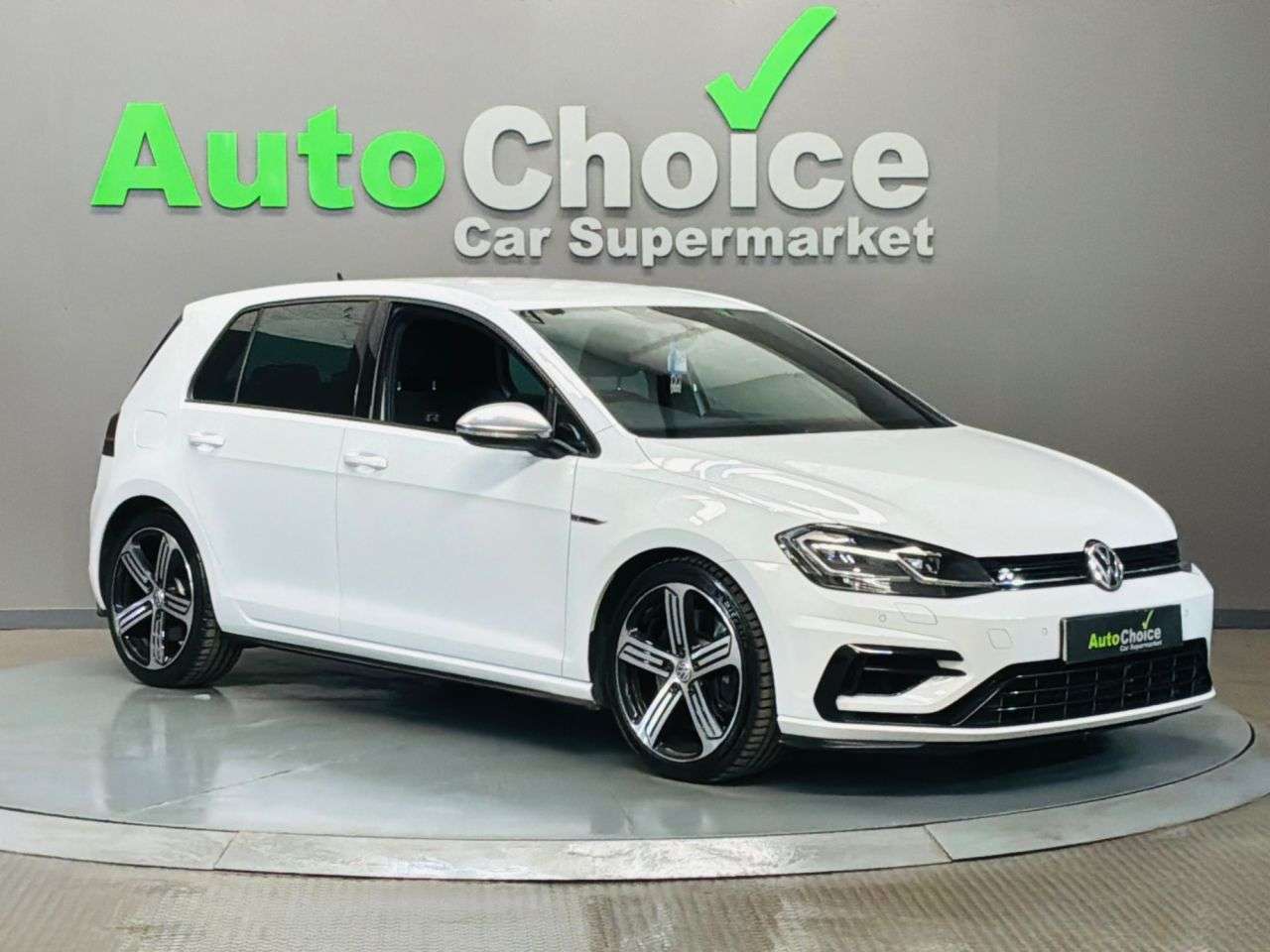 A 2017 VOLKSWAGEN GOLF 2.0 TSI BlueMotion Tech R Hatchback 5dr Petrol DSG 4Motion Euro 6 (s/s) (31 A 2017 VOLKSWAGEN GOLF 2.0 TSI BlueMotion Tech R Hatchback 5dr Petrol DSG 4Motion Euro 6 (s/s) (31