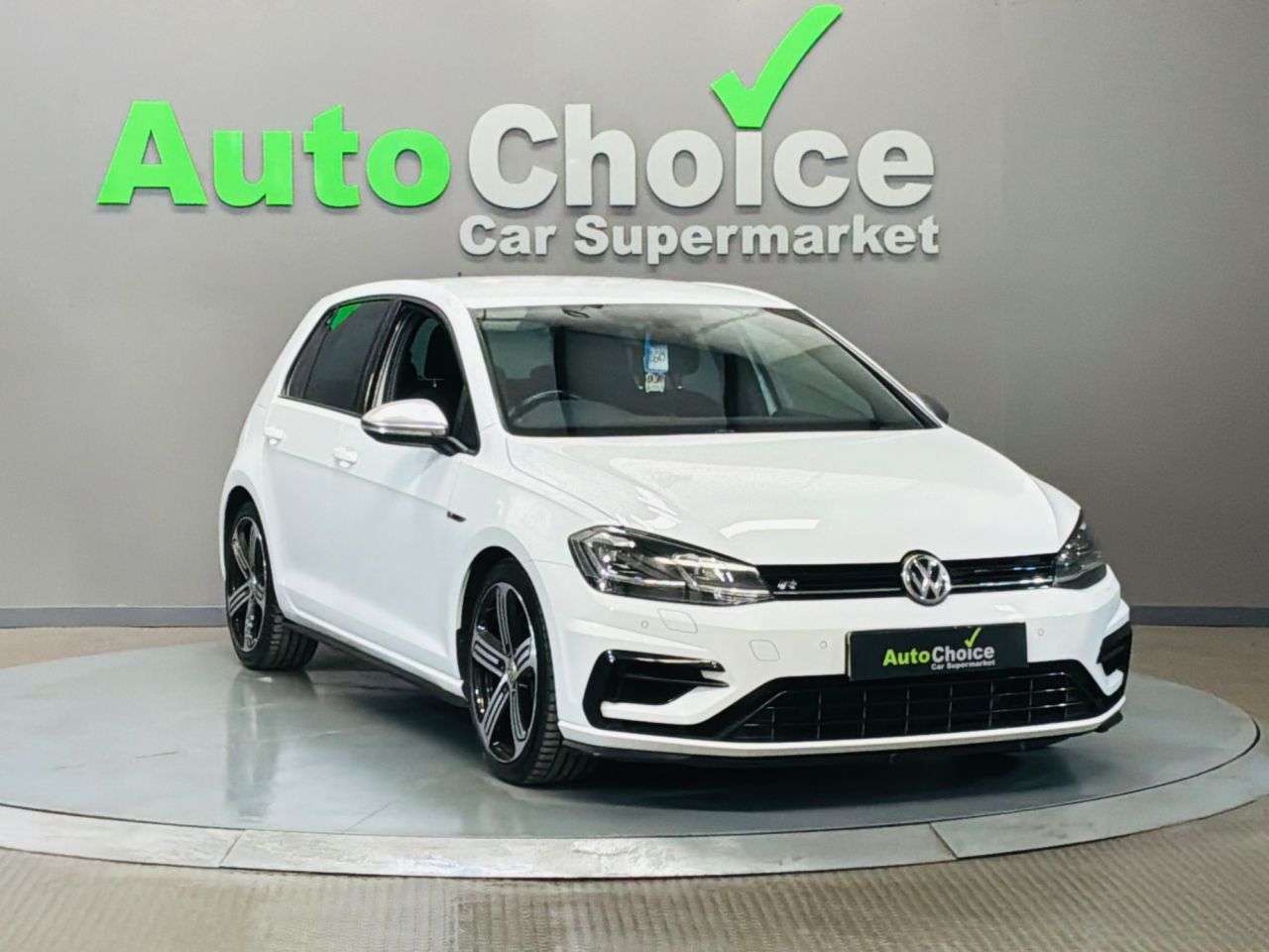 A 2017 VOLKSWAGEN GOLF 2.0 TSI BlueMotion Tech R Hatchback 5dr Petrol DSG 4Motion Euro 6 (s/s) (31 A 2017 VOLKSWAGEN GOLF 2.0 TSI BlueMotion Tech R Hatchback 5dr Petrol DSG 4Motion Euro 6 (s/s) (31