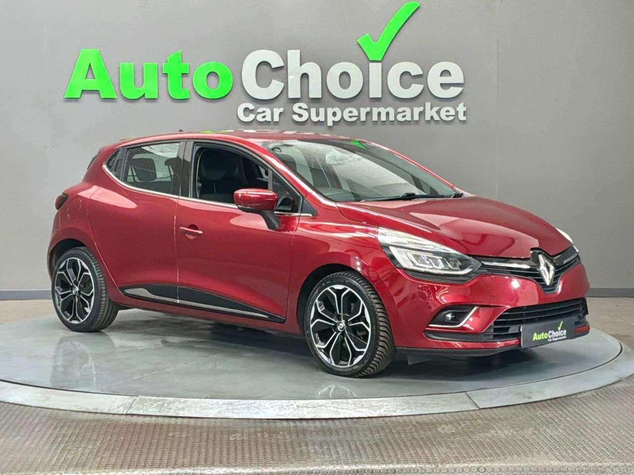 A 2017 RENAULT CLIO 1.5 dCi Dynamique S Nav Hatchback 5dr Diesel EDC Euro 6 (s/s) (90 ps) in Bl A 2017 RENAULT CLIO 1.5 dCi Dynamique S Nav Hatchback 5dr Diesel EDC Euro 6 (s/s) (90 ps) in Bl