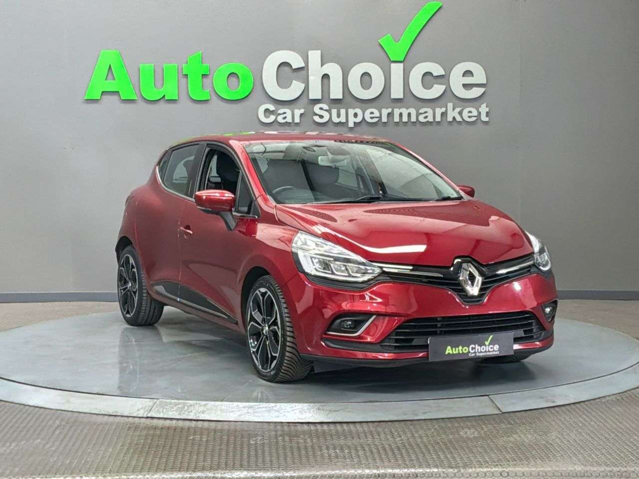A 2017 RENAULT CLIO 1.5 dCi Dynamique S Nav Hatchback 5dr Diesel EDC Euro 6 (s/s) (90 ps) in Bl A 2017 RENAULT CLIO 1.5 dCi Dynamique S Nav Hatchback 5dr Diesel EDC Euro 6 (s/s) (90 ps) in Bl