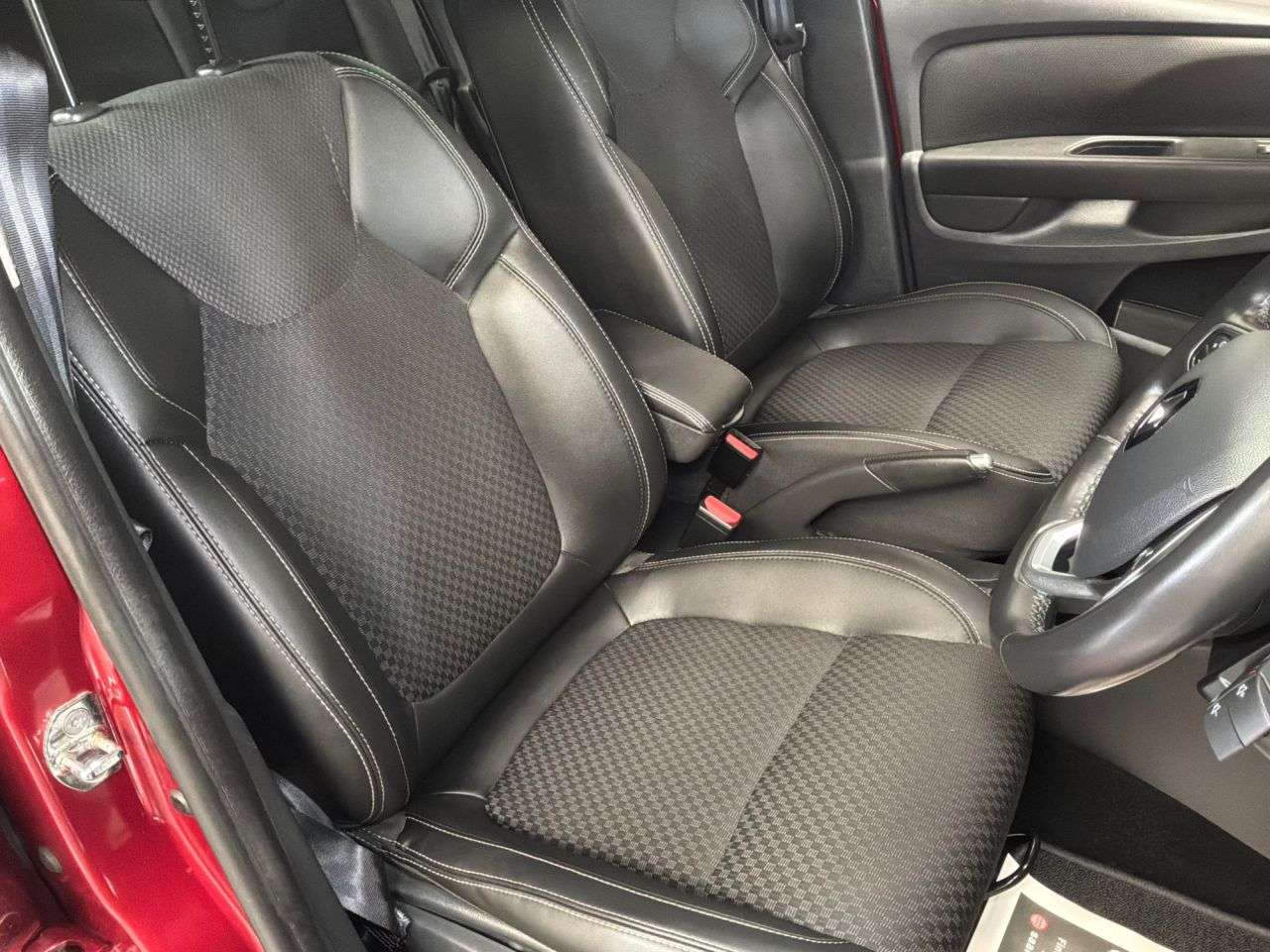 2017 RENAULT CLIO 2017 RENAULT CLIO