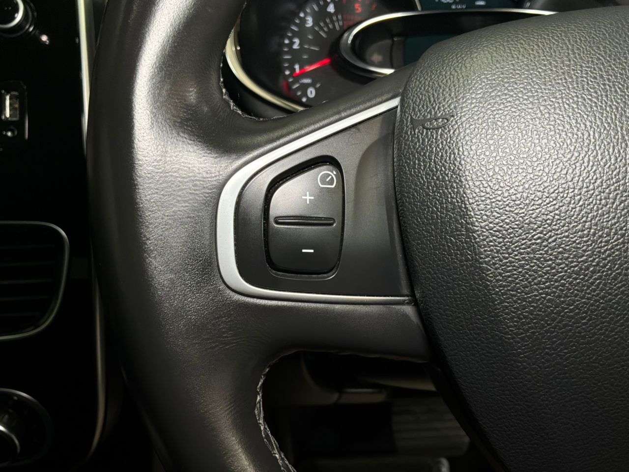 2017 RENAULT CLIO 2017 RENAULT CLIO