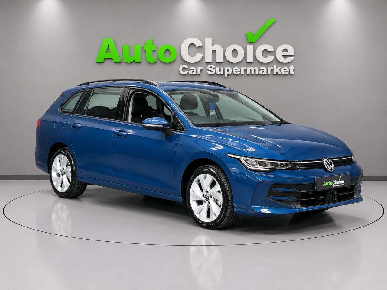 A 2024 VOLKSWAGEN GOLF 1.5 eTSI MHEV Life Estate 5dr Petrol Hybrid DSG Euro 6 (s/s) (115 ps) in bl A 2024 VOLKSWAGEN GOLF 1.5 eTSI MHEV Life Estate 5dr Petrol Hybrid DSG Euro 6 (s/s) (115 ps) in bl