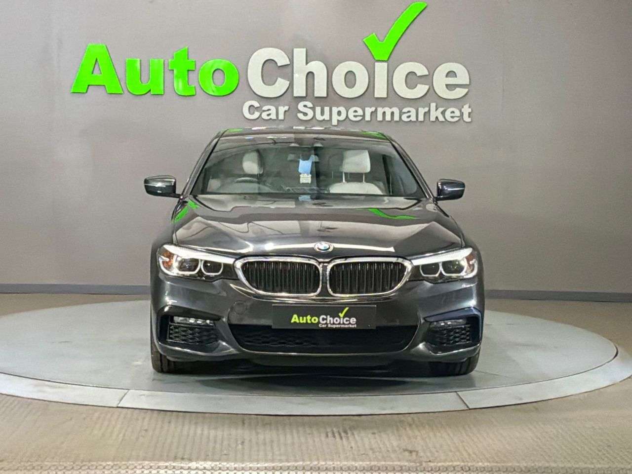 A 2020 BMW 5 SERIES 2.0 520i GPF M Sport Saloon 4dr Petrol Auto Euro 6 (s/s) (184 ps) In Blackb A 2020 BMW 5 SERIES 2.0 520i GPF M Sport Saloon 4dr Petrol Auto Euro 6 (s/s) (184 ps) In Blackb