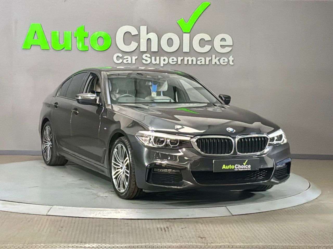 A 2020 BMW 5 SERIES 2.0 520i GPF M Sport Saloon 4dr Petrol Auto Euro 6 (s/s) (184 ps) In Blackb A 2020 BMW 5 SERIES 2.0 520i GPF M Sport Saloon 4dr Petrol Auto Euro 6 (s/s) (184 ps) In Blackb