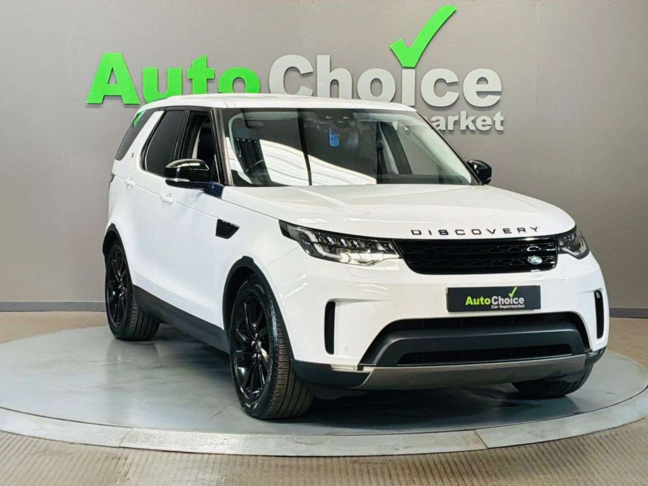 A 2017 LAND ROVER DISCOVERY 2.0 SD4 SE SUV 5dr Diesel Auto 4WD Euro 6 (s/s) (240 ps) in Blackburn Finan A 2017 LAND ROVER DISCOVERY 2.0 SD4 SE SUV 5dr Diesel Auto 4WD Euro 6 (s/s) (240 ps) in Blackburn Finan