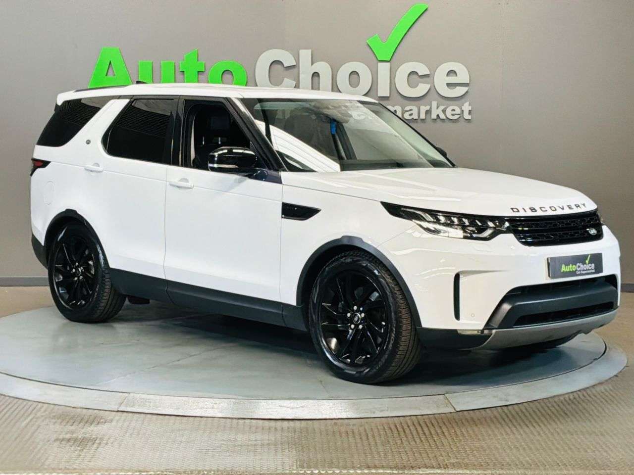 A 2017 LAND ROVER DISCOVERY 2.0 SD4 SE SUV 5dr Diesel Auto 4WD Euro 6 (s/s) (240 ps) in Blackburn Finan A 2017 LAND ROVER DISCOVERY 2.0 SD4 SE SUV 5dr Diesel Auto 4WD Euro 6 (s/s) (240 ps) in Blackburn Finan