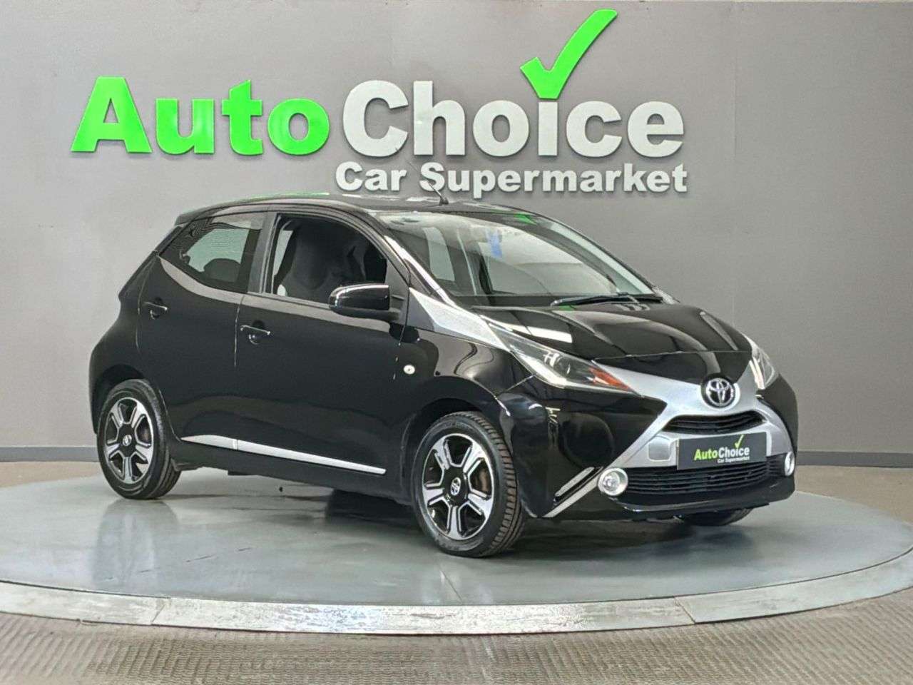 A 2015 TOYOTA AYGO 1.0 VVT-i x-clusiv Hatchback 5dr Petrol Manual Euro 5 Euro 5 (68 ps) in Bla A 2015 TOYOTA AYGO 1.0 VVT-i x-clusiv Hatchback 5dr Petrol Manual Euro 5 Euro 5 (68 ps) in Bla