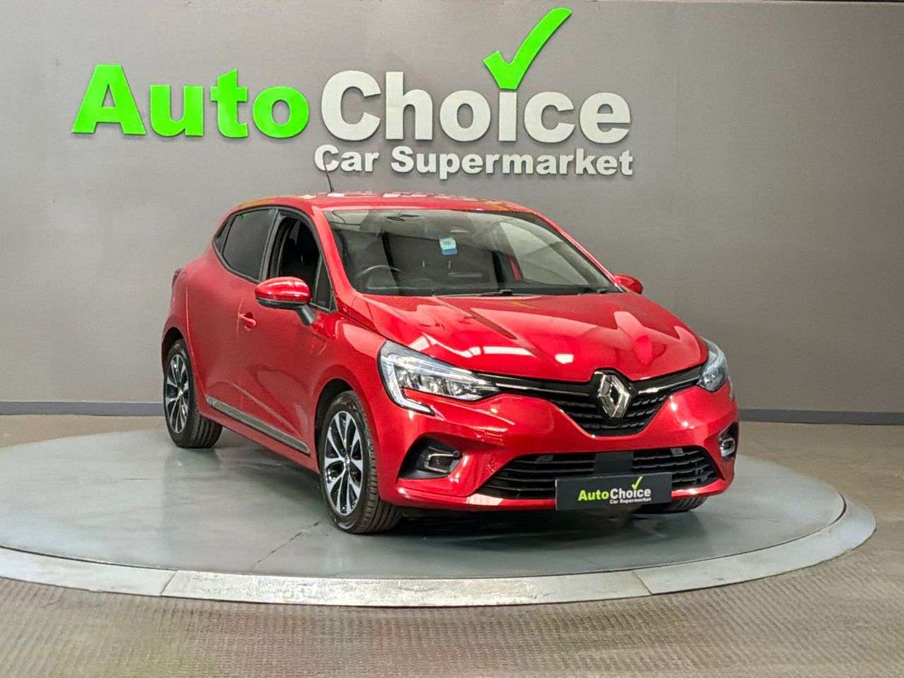 A 2020 RENAULT CLIO 1.0 TCe Iconic Hatchback 5dr Petrol Manual Euro 6 (s/s) (100 ps) in Blackbu A 2020 RENAULT CLIO 1.0 TCe Iconic Hatchback 5dr Petrol Manual Euro 6 (s/s) (100 ps) in Blackbu