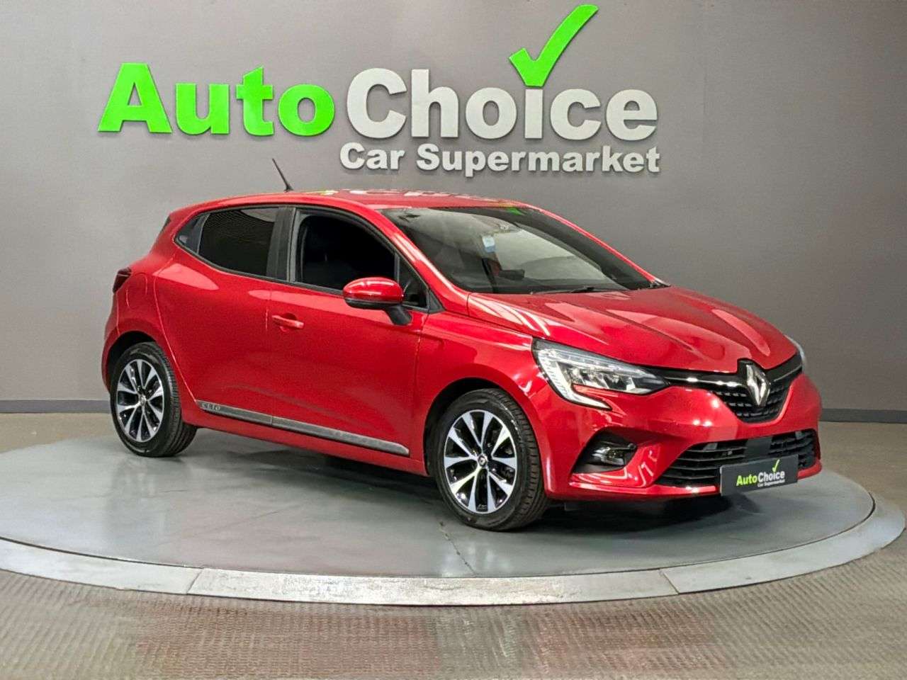 A 2020 RENAULT CLIO 1.0 TCe Iconic Hatchback 5dr Petrol Manual Euro 6 (s/s) (100 ps) in Blackbu A 2020 RENAULT CLIO 1.0 TCe Iconic Hatchback 5dr Petrol Manual Euro 6 (s/s) (100 ps) in Blackbu