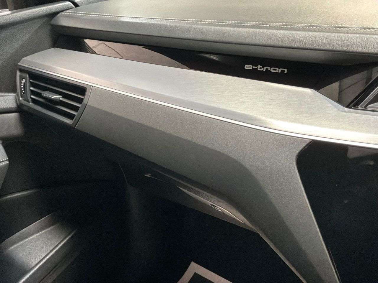 2021 AUDI E-TRON 2021 AUDI E-TRON