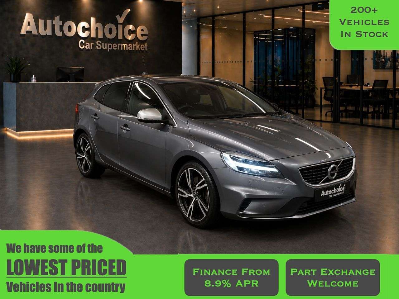 A 2019 VOLVO V40 1.5 T2 R-Design Edition Hatchback 5dr Petrol Auto Euro 6 (s/s) (122 ps) in A 2019 VOLVO V40 1.5 T2 R-Design Edition Hatchback 5dr Petrol Auto Euro 6 (s/s) (122 ps) in