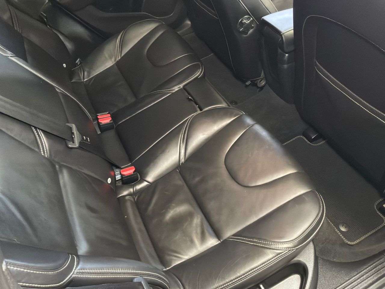 2019 VOLVO V40 2019 VOLVO V40