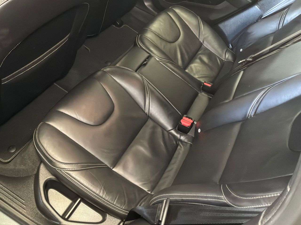 2019 VOLVO V40 2019 VOLVO V40