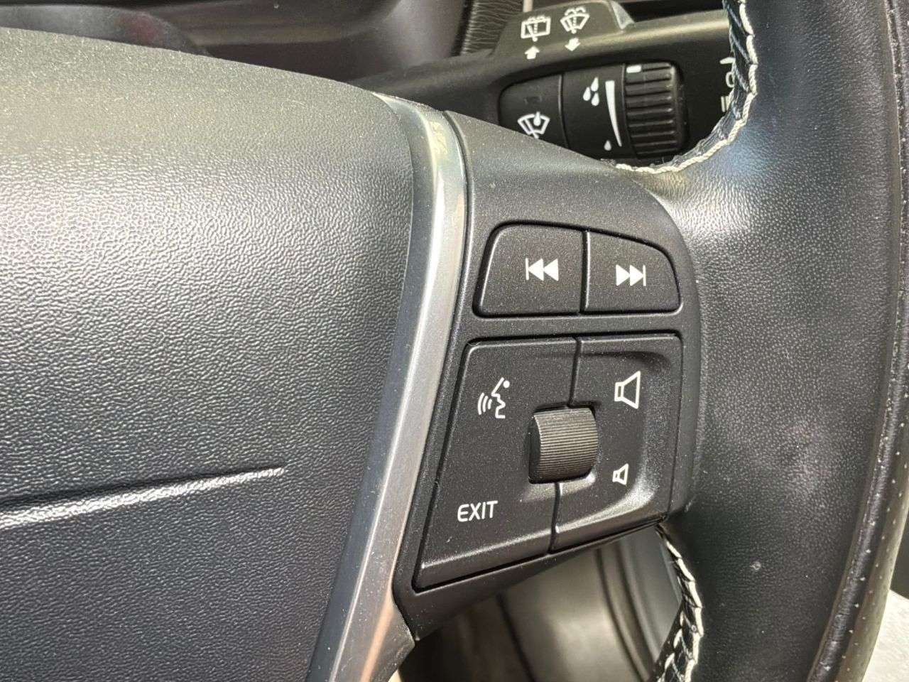 2019 VOLVO V40 2019 VOLVO V40
