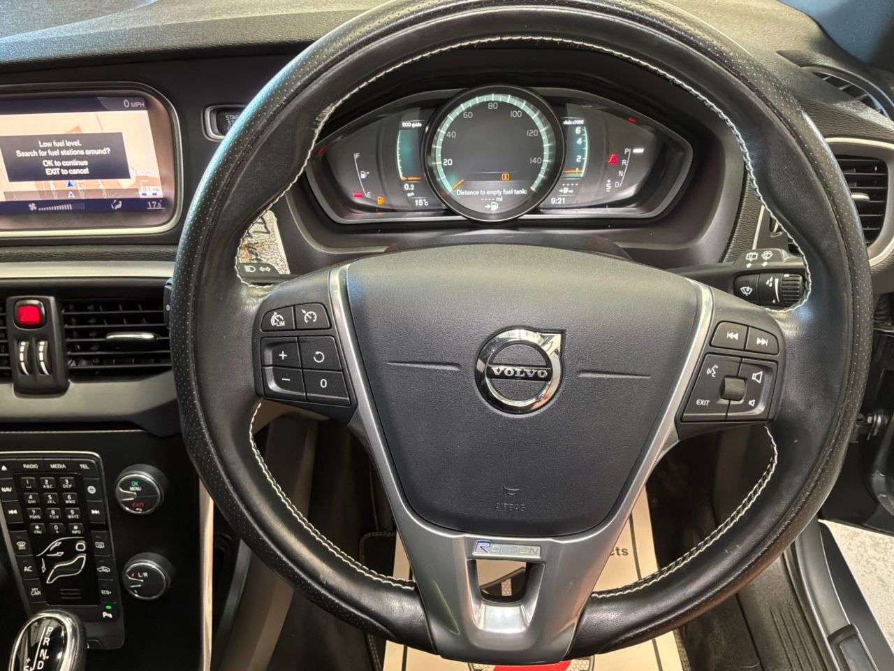 2019 VOLVO V40 2019 VOLVO V40