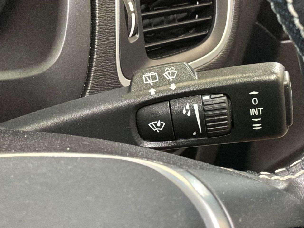 2019 VOLVO V40 2019 VOLVO V40