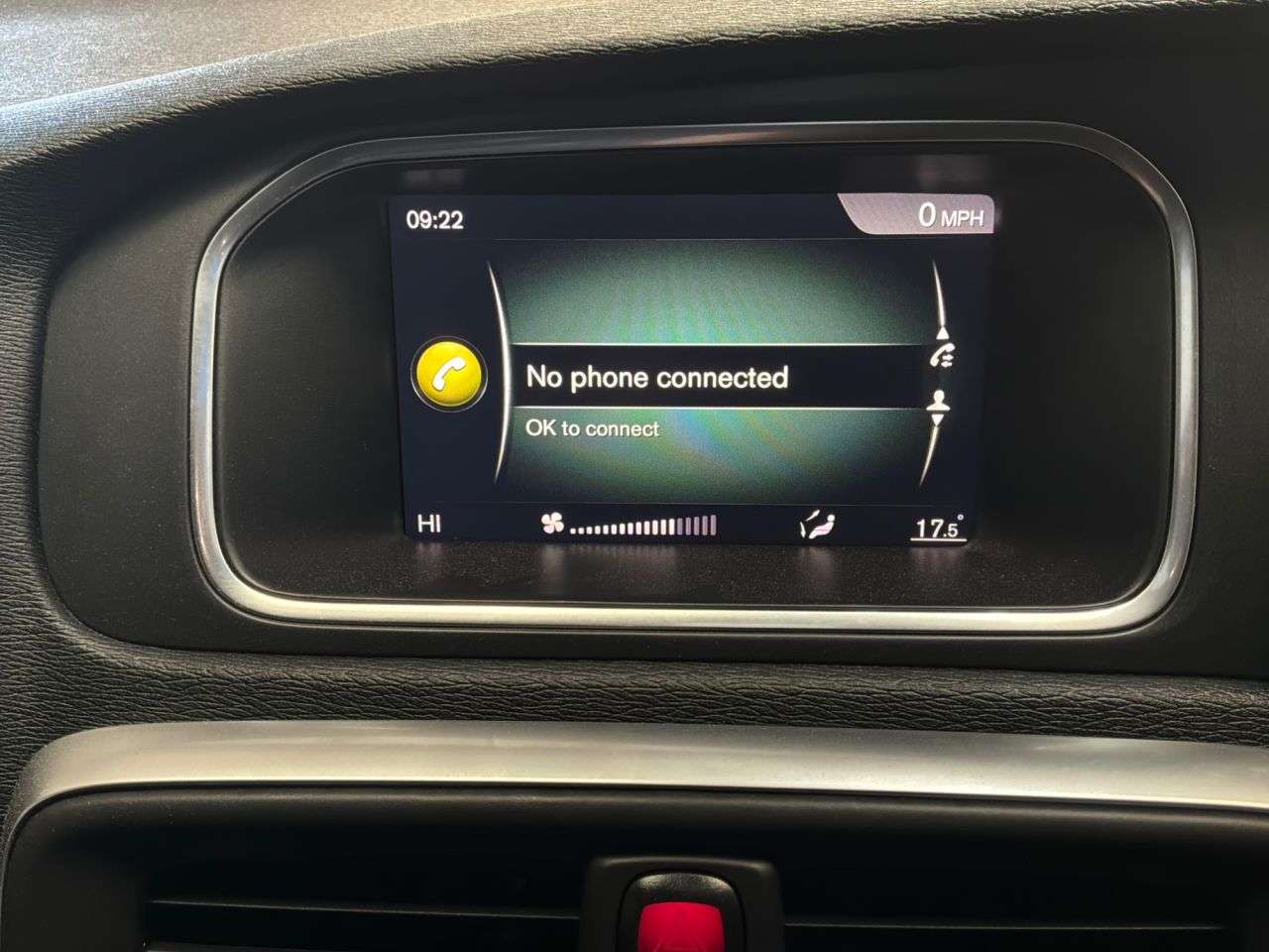 2019 VOLVO V40 2019 VOLVO V40