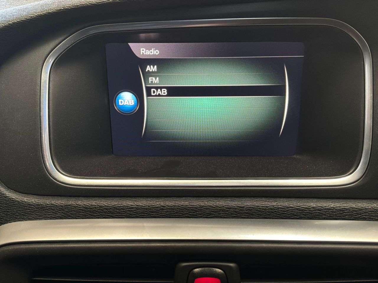 2019 VOLVO V40 2019 VOLVO V40