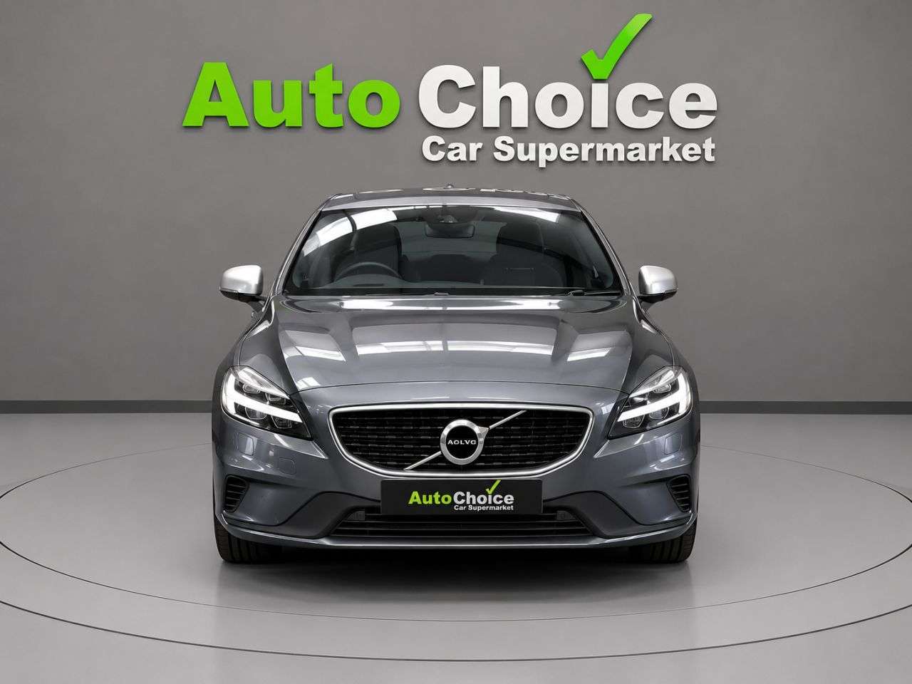 A 2019 VOLVO V40 1.5 T2 R-Design Edition Hatchback 5dr Petrol Auto Euro 6 (s/s) (122 ps) in A 2019 VOLVO V40 1.5 T2 R-Design Edition Hatchback 5dr Petrol Auto Euro 6 (s/s) (122 ps) in