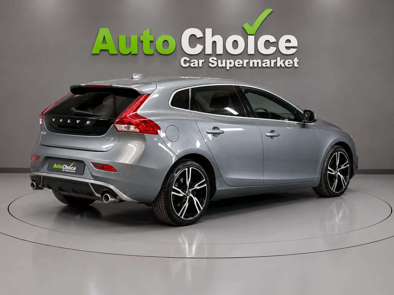 2019 VOLVO V40 2019 VOLVO V40