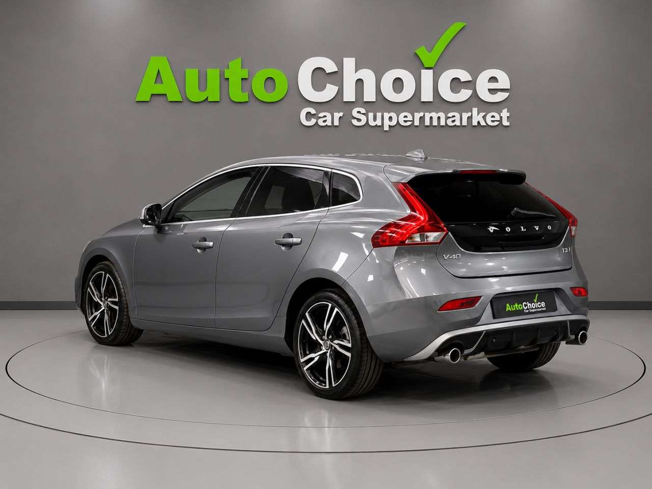 2019 VOLVO V40 2019 VOLVO V40
