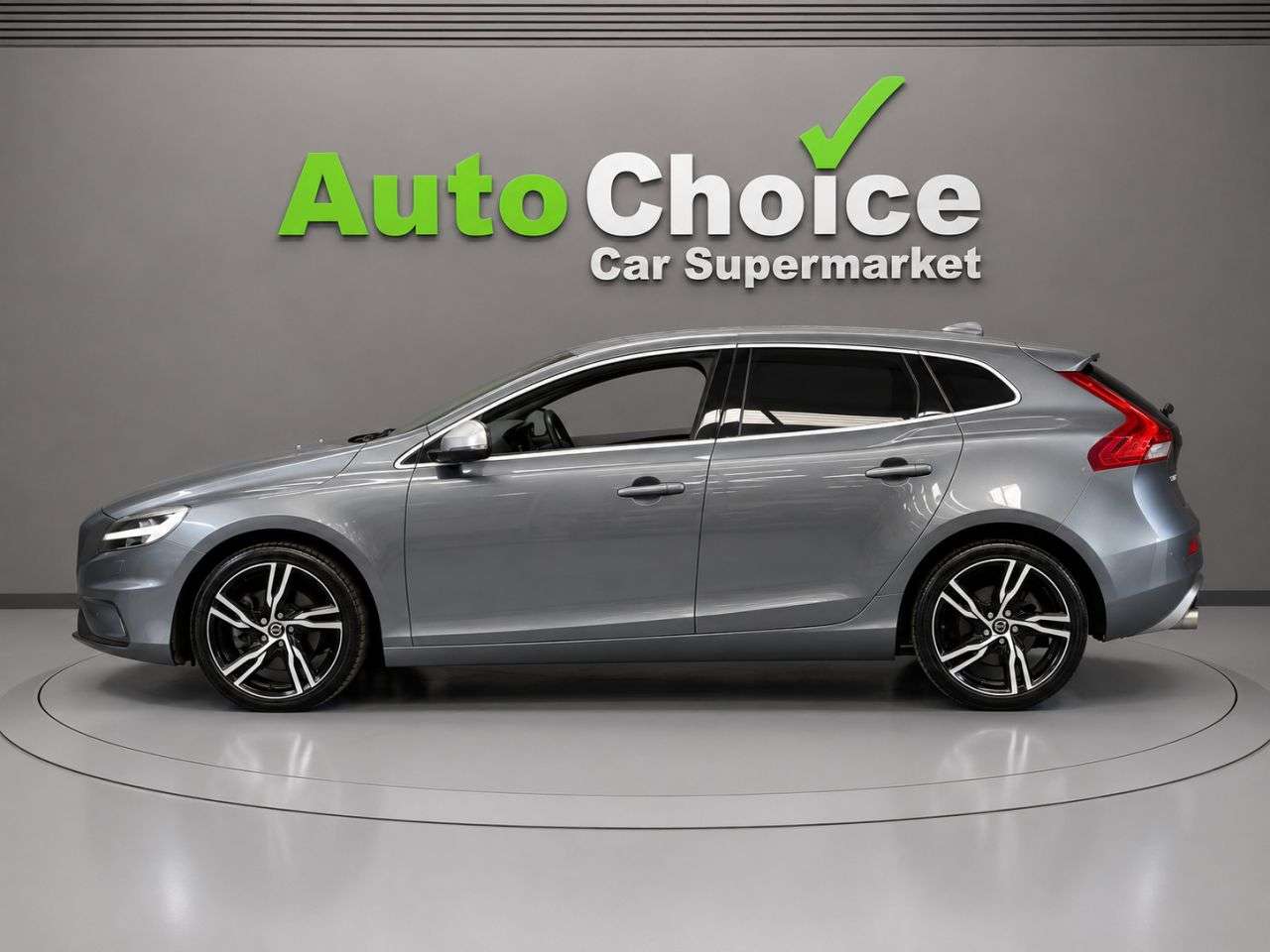 2019 VOLVO V40 2019 VOLVO V40
