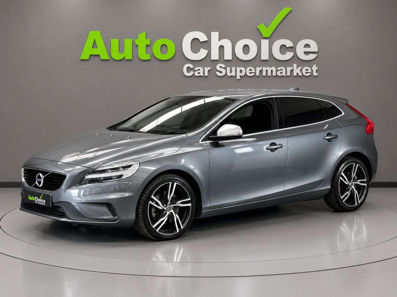 2019 VOLVO V40 2019 VOLVO V40