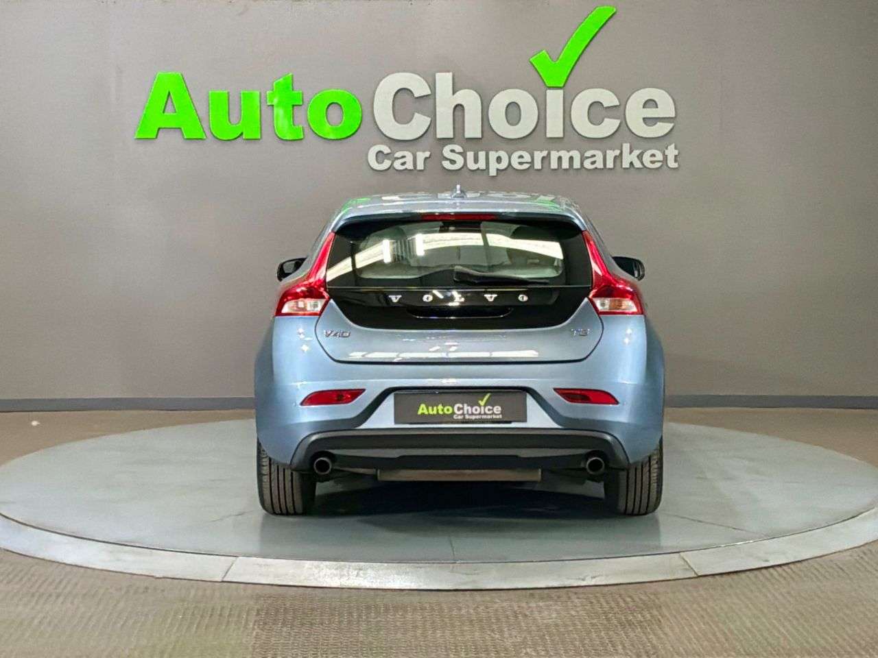 2017 VOLVO V40 2017 VOLVO V40