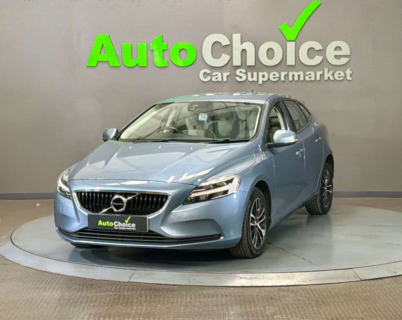 2017 VOLVO V40 2017 VOLVO V40