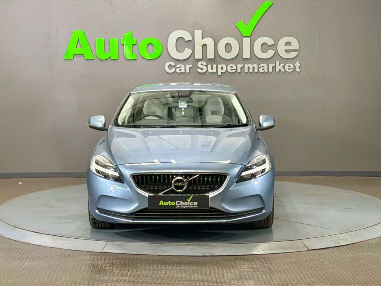 2017 VOLVO V40 2017 VOLVO V40