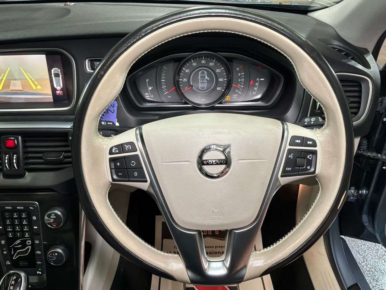 2017 VOLVO V40 2017 VOLVO V40