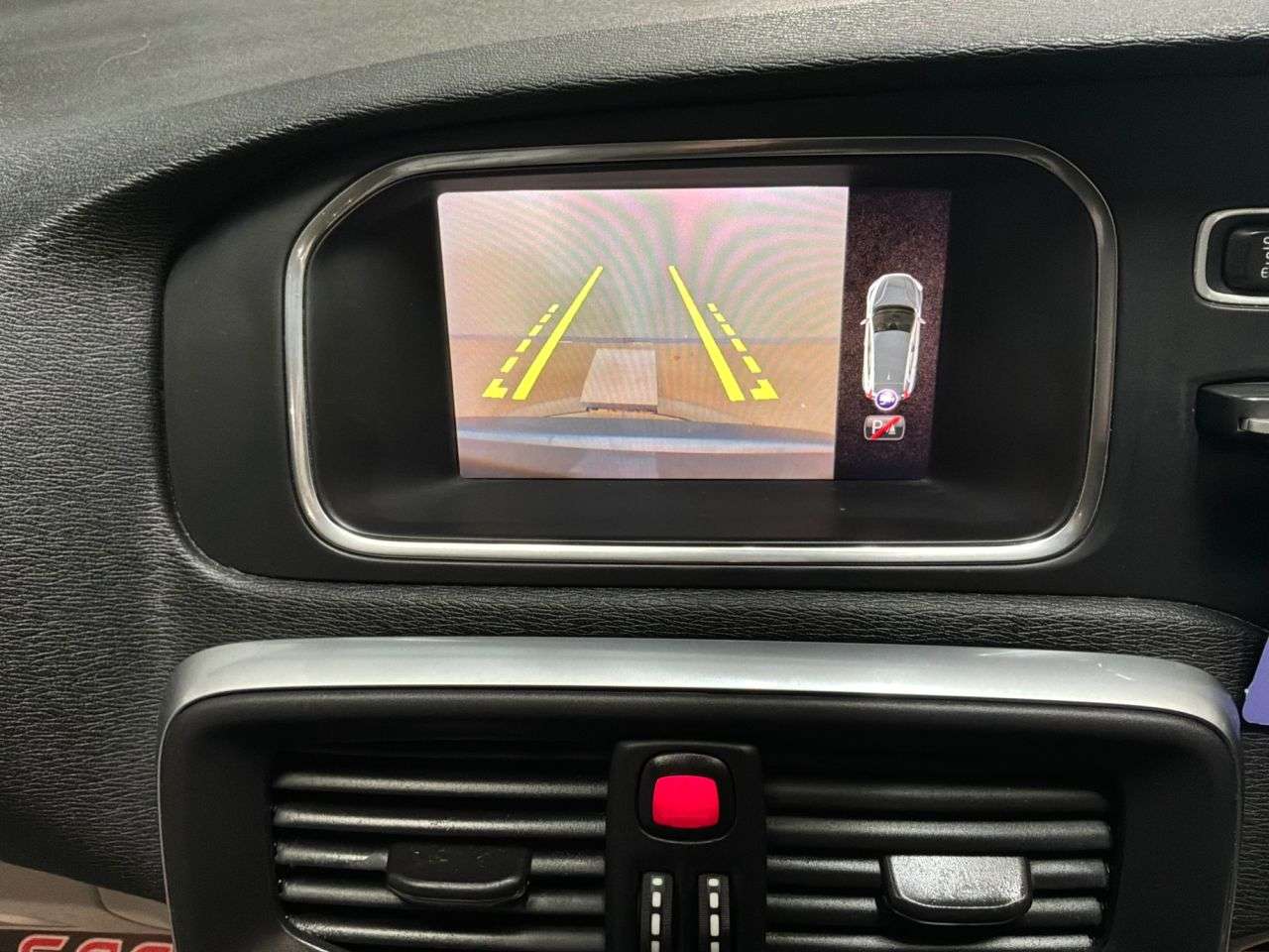 2017 VOLVO V40 2017 VOLVO V40
