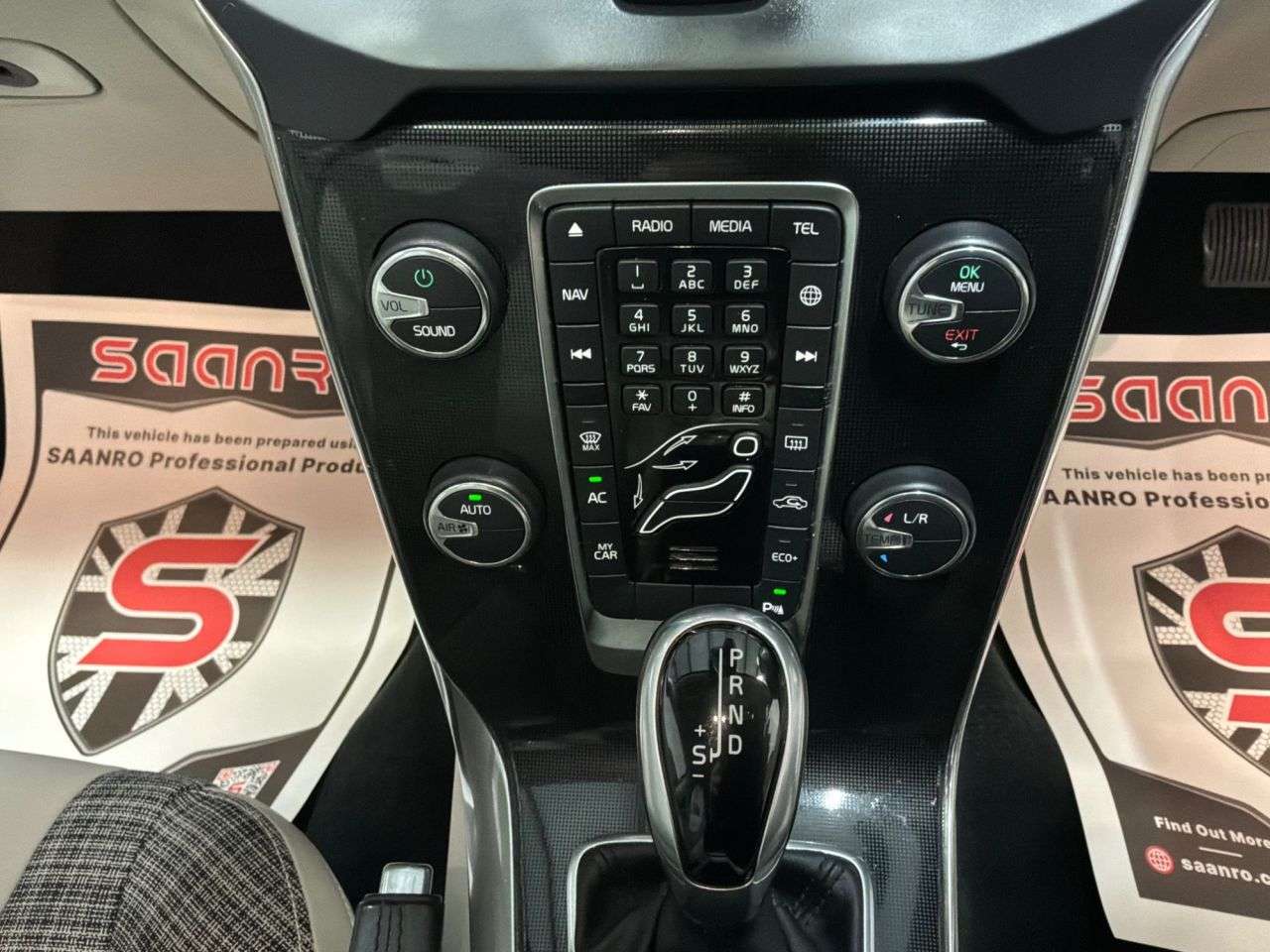 2017 VOLVO V40 2017 VOLVO V40