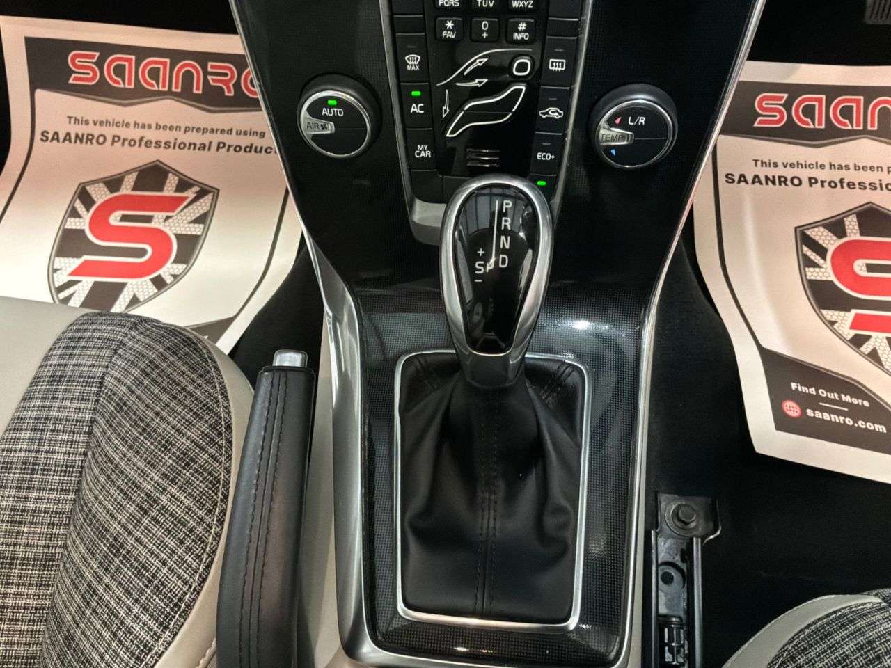 2017 VOLVO V40 2017 VOLVO V40