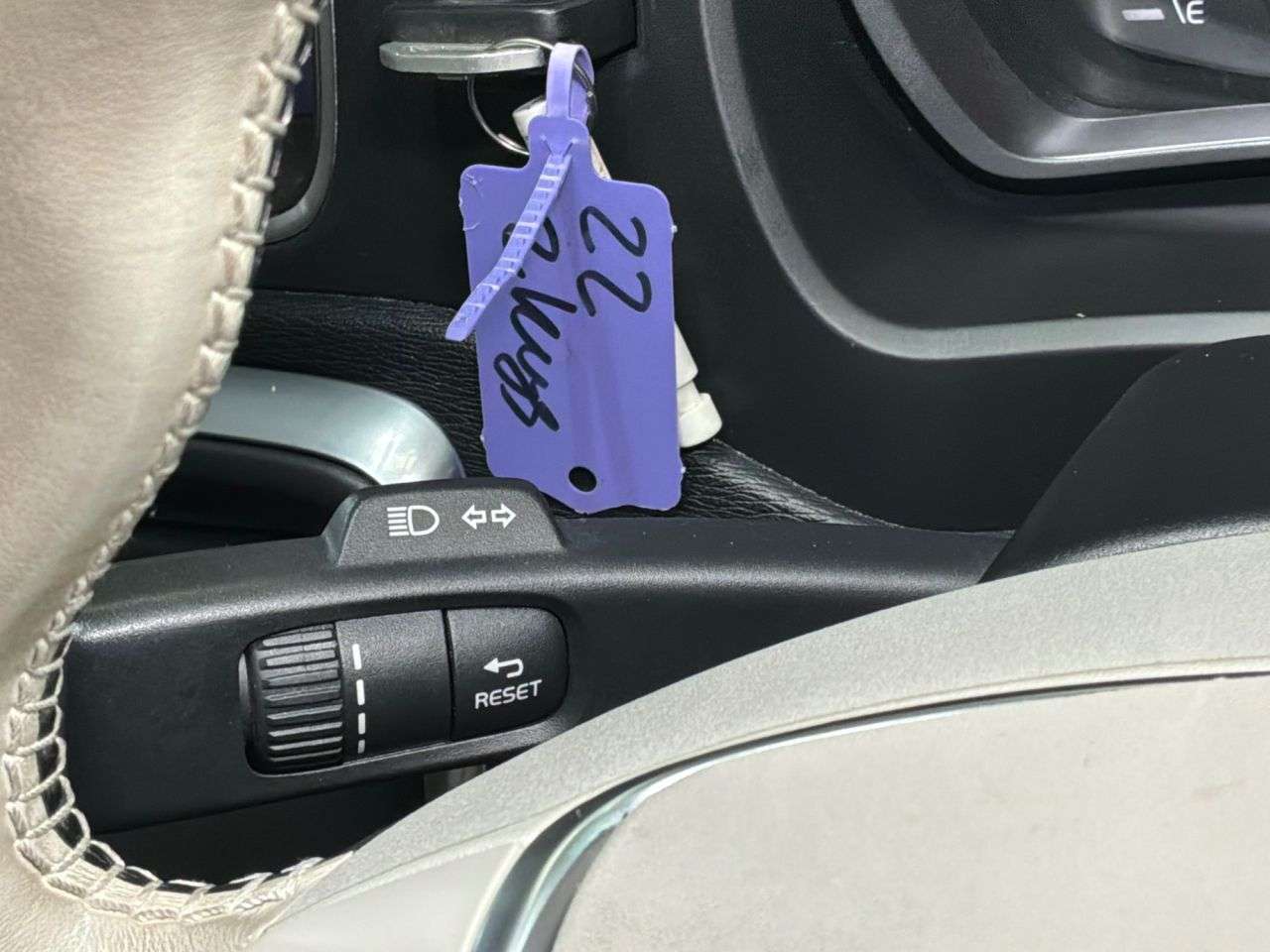 2017 VOLVO V40 2017 VOLVO V40