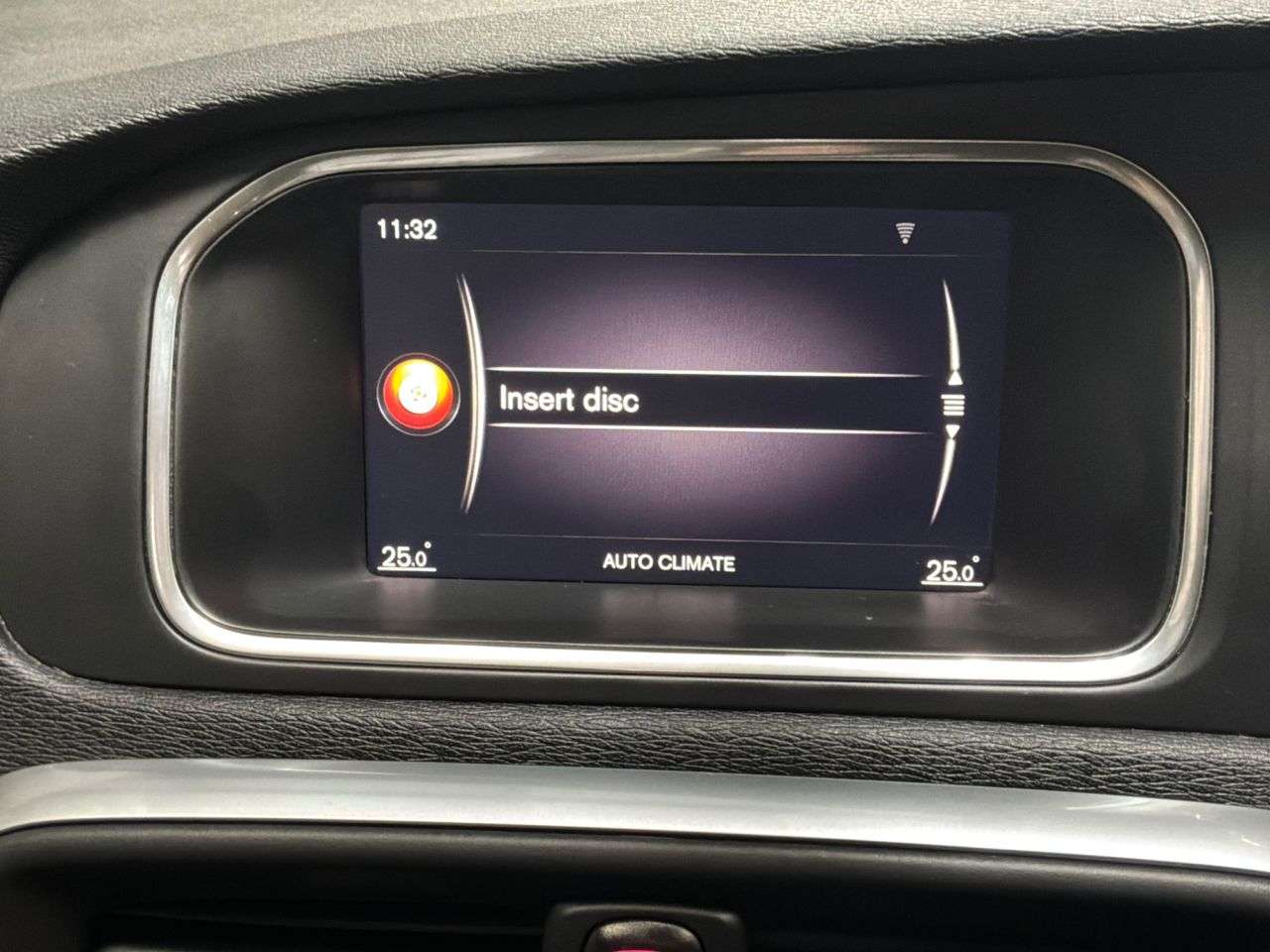 2017 VOLVO V40 2017 VOLVO V40