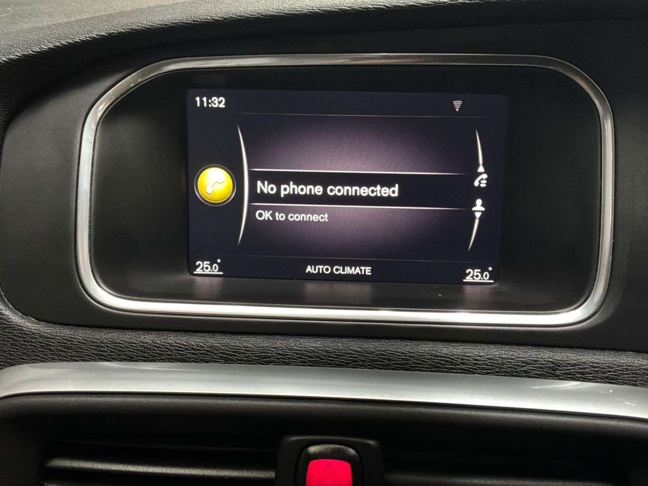 2017 VOLVO V40 2017 VOLVO V40